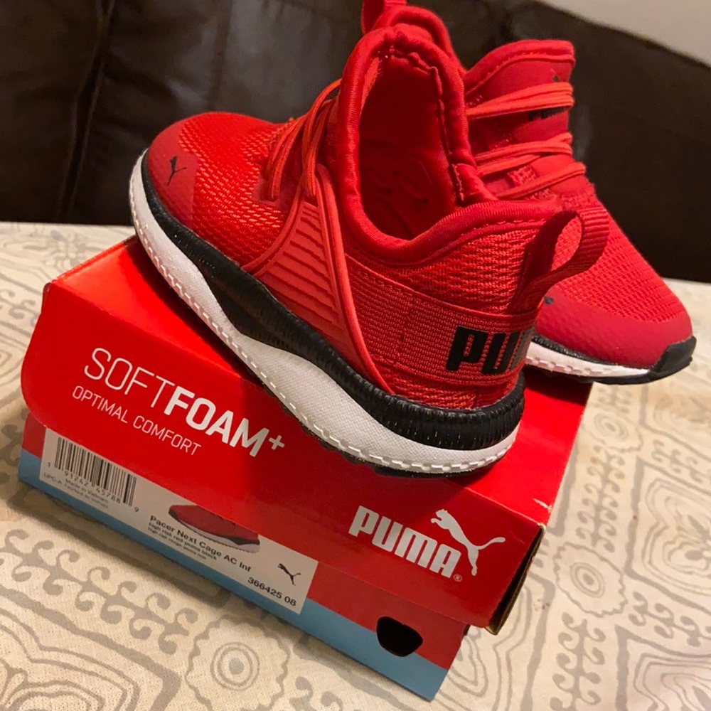 7C PUMA sneakers